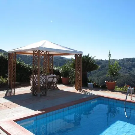 Sleeps 6 Pool Wifi Luciano