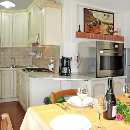 Sleeps 6 Pool Wifi Luciano